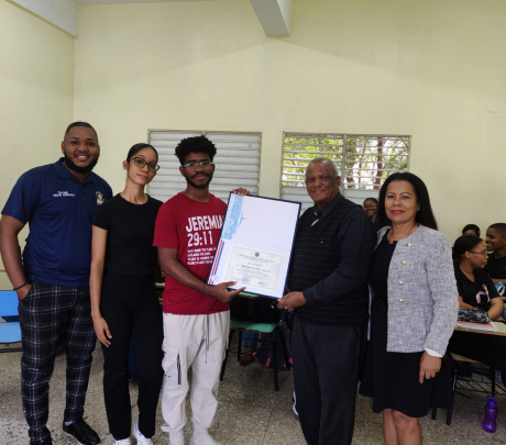 Coordinador de la Cátedra de Humanidades del IEESL es reconocido por el Centro UASD San Cristóbal